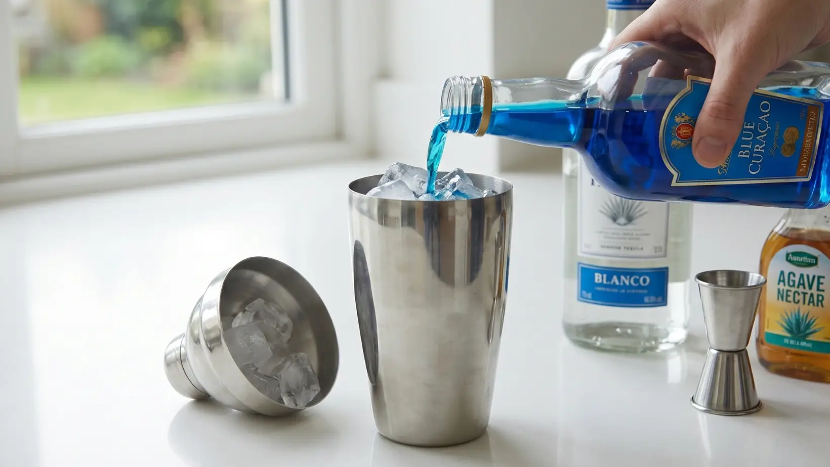 blue margarita cocktail